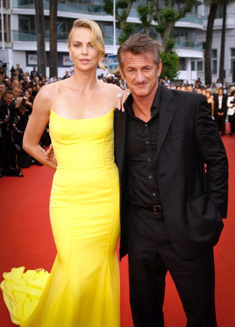 Toţi aşteptau nunta lor, însă Charlize Theron şi Sean Penn şi-au spus "adio"! Decizia a luat prin surprindere pe toată lumea