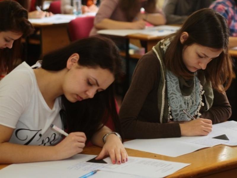 Evaluarea Naţională 2015: Au apărut primele perle! &bdquo;Completirea indirectă este: care prost &icirc;mi va corecta lucrarea?&rdquo;