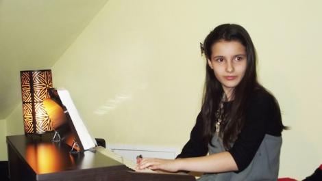 Mara Prună, adolescenta bolnavă de autism, un copil foarte talentat! A impresionat o lume întreagă grație pieselor sale