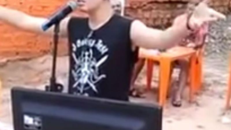 Un tânăr a cântat la karaoke! Toți se așteptau la un dezastru, dar au avut o surpriză uriașă!