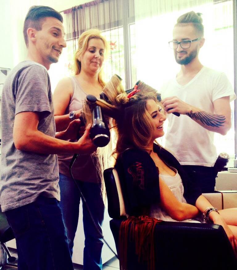 Lidia Buble s-a lăsat "ciufulită" de trei hairstilisti. Cum a reactionat frumoasa vedeta!