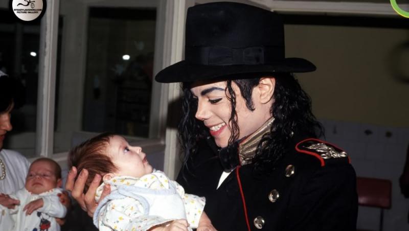 MJ în vizită la orfelinatul Sfânta Ecaterina, 1992, București