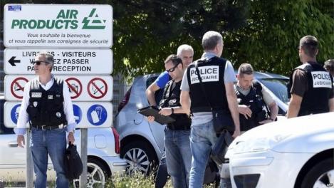 Atac terorist în Franţa! Un mort și mai mulți răniți la o uzină! Autorităţile sunt în stare de alertă