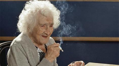 Cea mai longevivă persoană din istorie! A fumat până la 117 ani şi a mâncat un kg de ciocolată pe săptămână