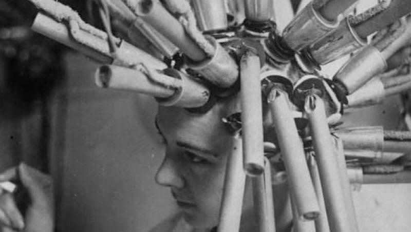 Un dispozitiv care încreţeşte părul permanent, Germania, 1929