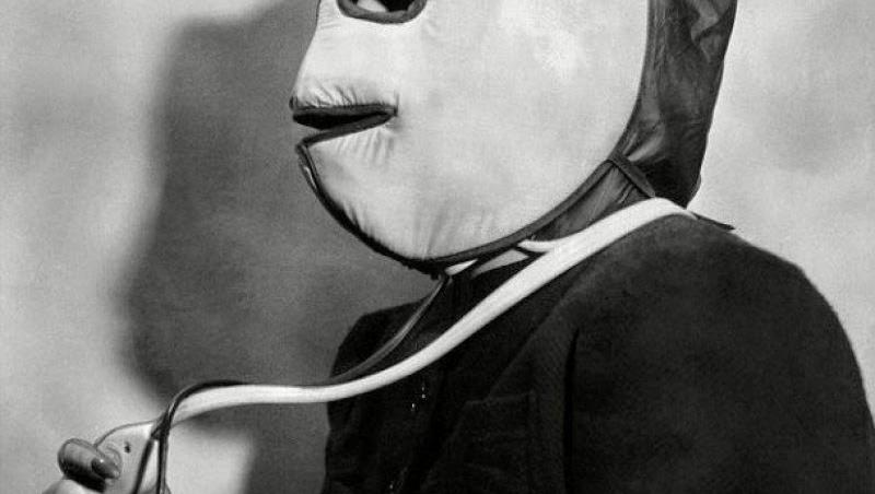 O mască folosită pentru încălzirea feţei şi a pielii capului, 1940