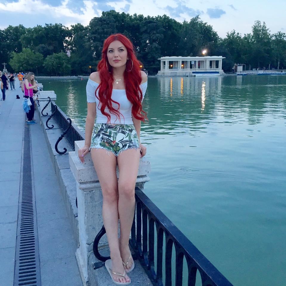 BAC 2015! Elena Gheorghe, dedicaţie specială pentru tinerii care dau "examenul maturităţii"! Fotografie de nota 10