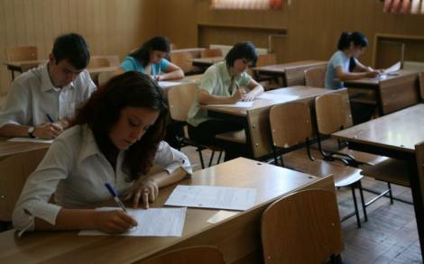 BAC 2015: Nu au lipsit incidentele din timpul examenului! 74 de elevi au fost eliminaţi la proba de Limba Română