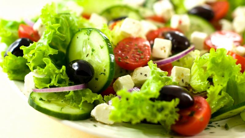 Cum se prepară corect o salată ce nu îngrașă! S-a descoperit misterul dietelor ce nu te ajută să slăbești!