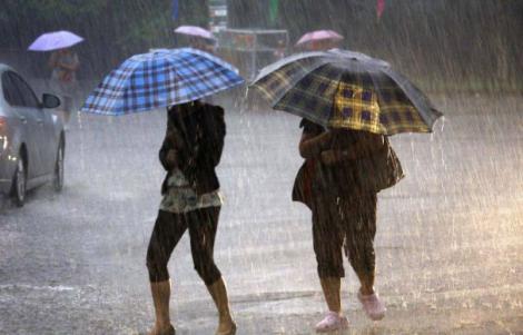 Avertizare meteo: Ploi, furtuni şi grindină în mai multe zone din ţară!