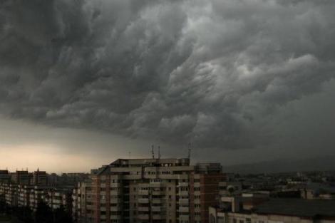 Informare meteo dată de ANM: Vin furtunile în București și în jumătate din țară