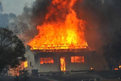 Trei copii au ars de vii, în propria casă!