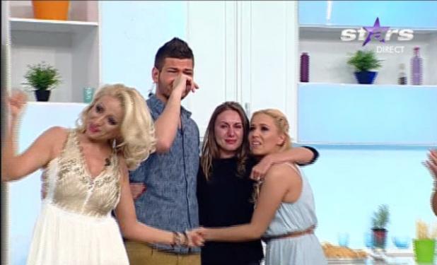 Prezentatorii au izbucnit &icirc;n lacrimi! Momentul emoţionant petrecut &icirc;n direct la Antena Stars