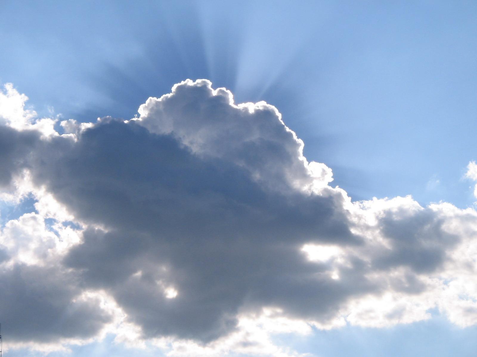 După caniculă şi furtuni, vremea se schimbă total! Prognoza meteo pentru 11 şi 12 iulie