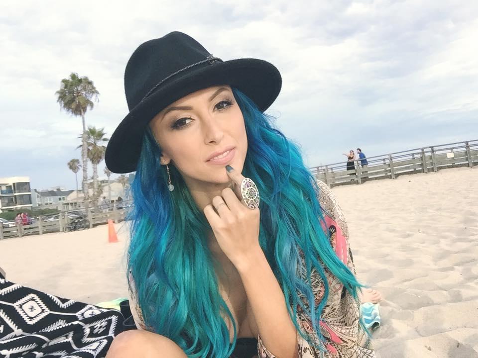 Andreea Bălan a atras toate privirile cu o ţinută "obraznică"! Decolteul său a făcut bărbaţii să suspine