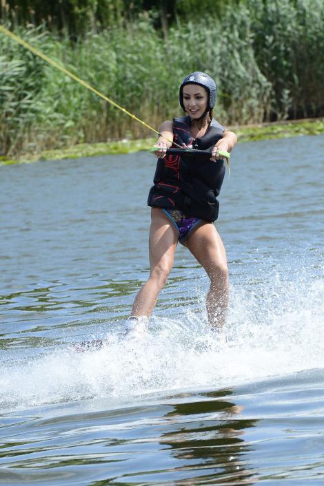 Flavia Mihășan își menține silueta cu wakeboarding!