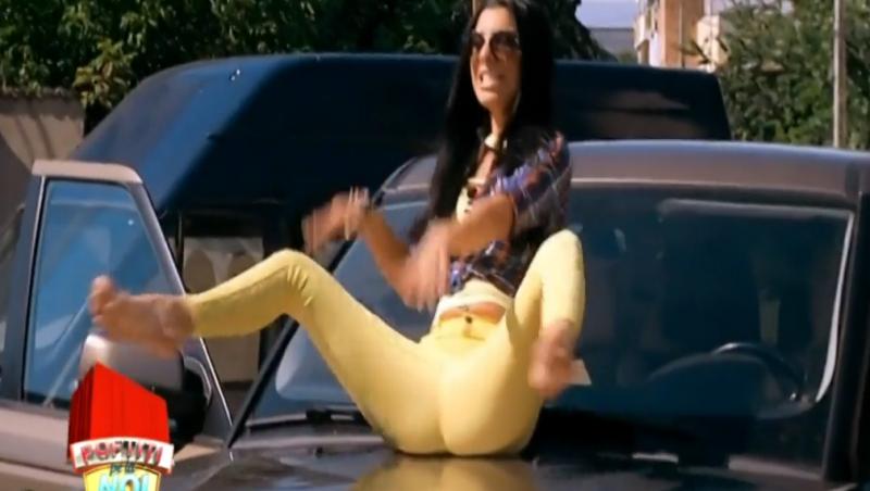 „Ce-au, mă, astăzi? Au înnebunit?” Andreea Tonciu se urcă pe mașină și dansează lasciv, într-un show super hot!