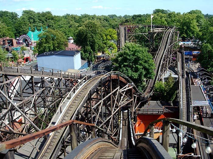 Imagini spectaculoase! Cel mai vechi parc de distracții din lume a fost deschis acum 400 de ani și funcționează și azi