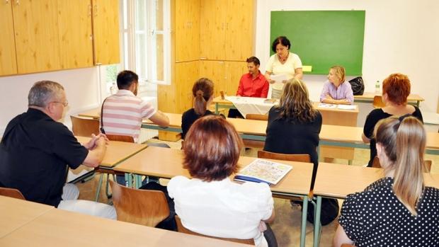 TITULARIZARE 2015: Emoţii mari pentru profesori! Peste 27.000 de cadre didactice susţin examenul care le oferă un loc de muncă