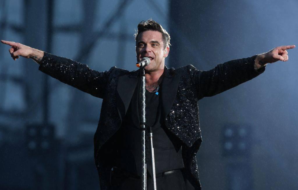 Texte ale unor c&acirc;ntece și ținute de scenă care aparțin lui Robbie Williams, v&acirc;ndute pe bani grei la licitație
