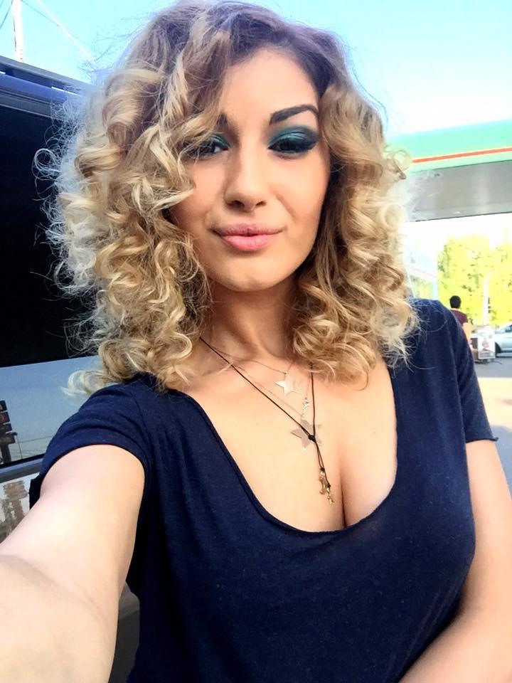 Imagine "fierbinte": Alina Eremia, &icirc;n costum de baie, la piscină! Fanii sunt extrem de &icirc;nc&acirc;ntaţi de privelişte