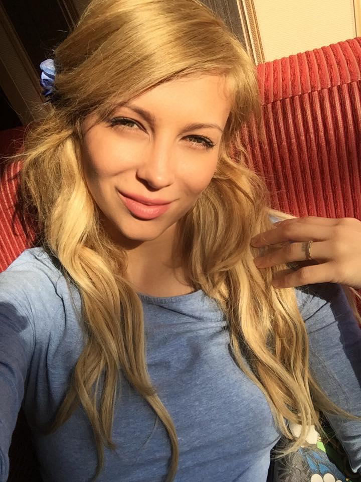 Lora şi-a deschis un magazin de haine! Ţinutele purtate la Next Star sunt de v&acirc;nzare