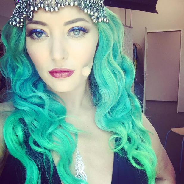 Delia, jurata X Factor, &icirc;n imagini "fierbinţi"! Diva străluceşte &icirc;ntr-un costum de baie extrem de sexy