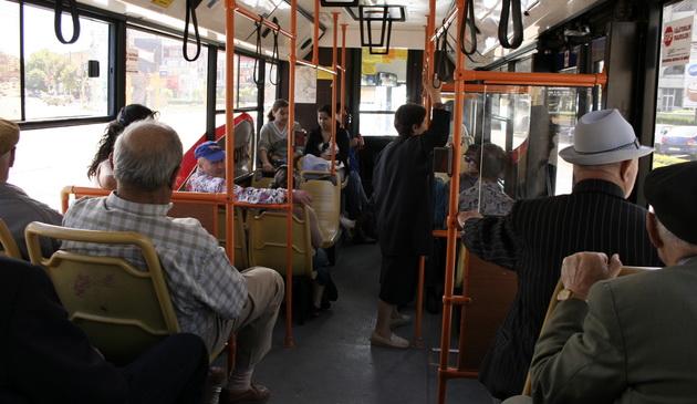 Femeie &icirc;nsărcinată, găsită moartă &icirc;ntr-un autobuz! Șoferul a fost cel care a constatat decesul