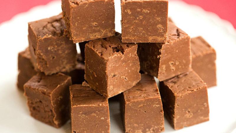 Reţetă foarte simplă: Cum să pregăteşti o ciocolată de casă deliciosă, cu doar două ingrediente