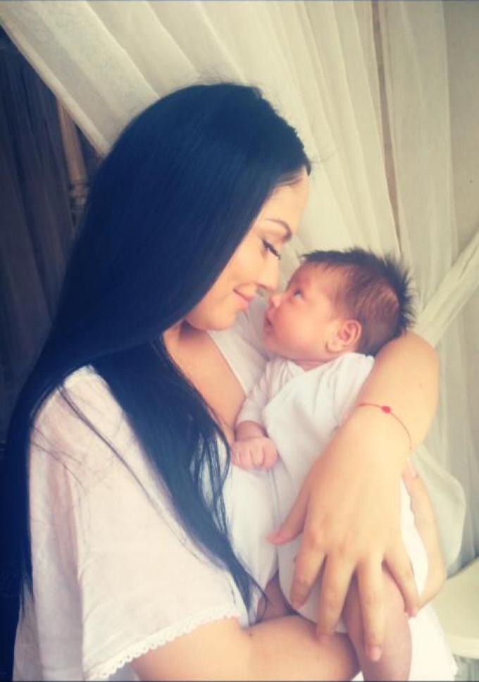 David, fiul Andreei Mantea, e deja o mică vedetă! Imaginea care a bătut recordul de Like-uri pe Facebook: &Icirc;n ce ipostază apare micuțul