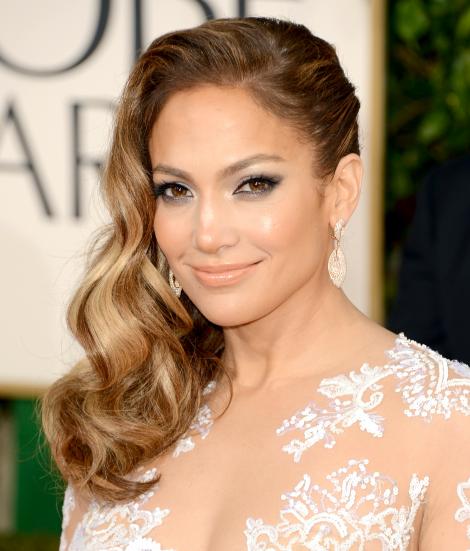 FOTO: Jennifer Lopez, irezistibilă la 46 de ani! A renunțat la lenjerie intimă pentru a străluci într-o rochie super HOT