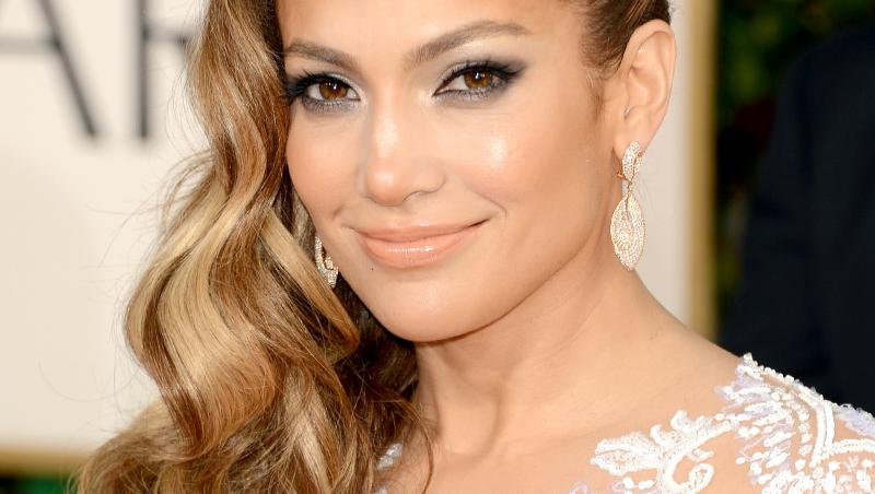 FOTO: Jennifer Lopez, irezistibilă la 46 de ani! A renunțat la lenjerie intimă pentru a străluci într-o rochie super HOT
