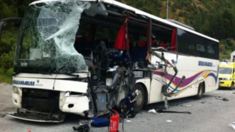 Marea Britanie: Autocar cu 48 de români, implicat într-un accident grav! Şase persoane sunt rănite