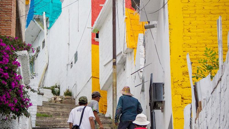 ”Voi, ăștia cu graffiti, vreți să fiți legali? Ia pictați tot cartierul!” Super proiectul mexicanilor din Palmitas