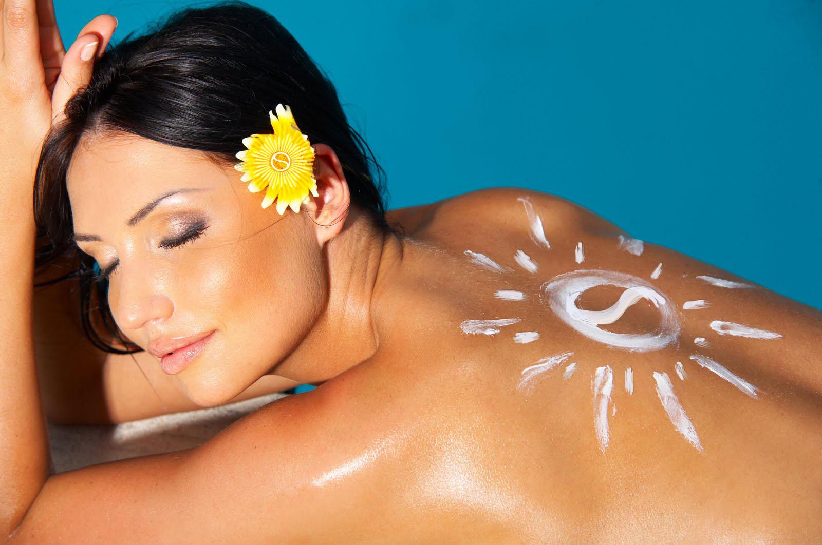 Fii o apariție de invidiat! Cum să pari mai bronzată folosind c&acirc;teva trucuri simple