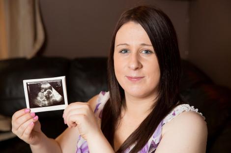O femeie însărcinată a vrut să-și vadă bebelușul la radiografie, dar a rămas mută de uimire când a apărut chipul bunicii!