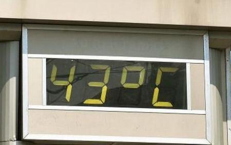 O nouă zi cu temperaturi caniculare! Valorile termice vor urca p&acirc;nă la 40 de grade Celsius. Ce ne așteaptă &icirc;n perioada următoare