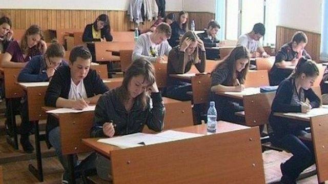 Vești bune pentru elevii care au absolvit școala &icirc;n 2015. Primesc bani de la stat!