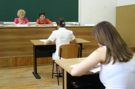 Rezultate BAC 2015 edu.ro. Sute de elevi riscă eliminarea după ce au copiat cu ajutorul profesorilor