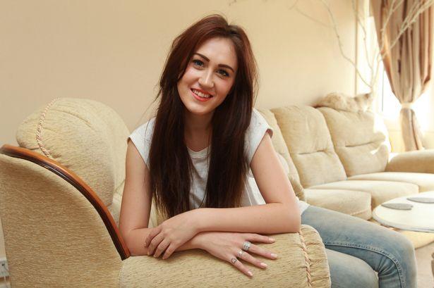 S-a remarcat ca model de succes, dar leșină de fiecare dată c&acirc;nd stă &icirc;n picioare! Ea este frumoasa amețită!