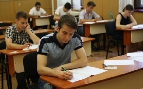 Rezultate BAC 2015 edu.ro. Un elev a fost dat afară din examen pentru că folosea un "ceas inteligent"