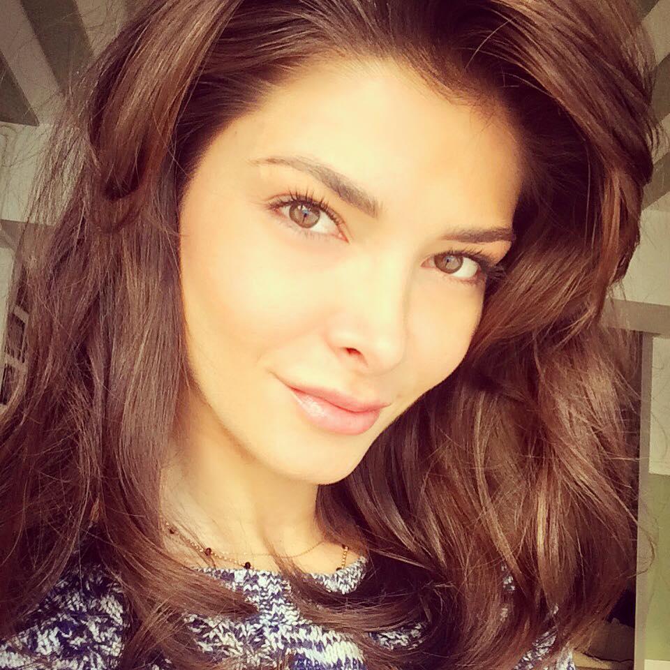 Alina Puşcaş, &icirc;n costum de baie, &icirc;n a şaptea lună de sarcină! Imaginile care dovedesc adevărul despre corpul său