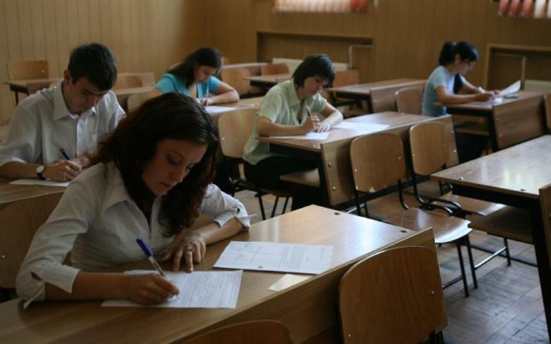 Rezultate BAC 2015 edu.ro. Greşeală uriaşă la Bacalaureat! O lucrare de nota 10 a fost notată cu 1