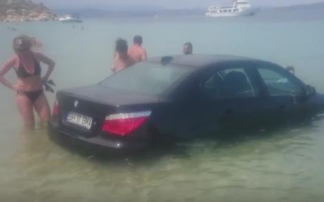 VIDEO: Aroganţă extremă făcută de un şmecher cu BMW! A intrat cu maşina în mare şi s-a făcut de râs! Ce s-a întâmplat
