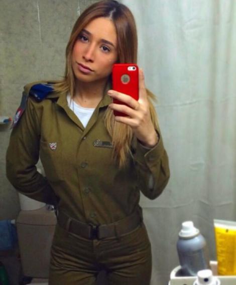 FOTO HOT: Și tu vei vrea să te înrolezi! Ce se ascunde în spatele hainelor de soldat