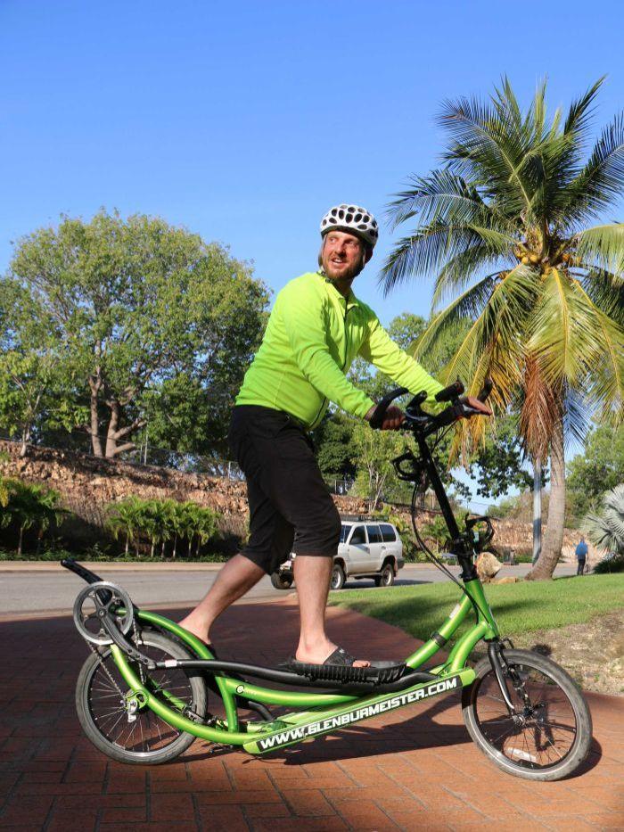 Aventură fascinantă pe două roţi! Glen Burmeister a străbătut, cu bicicleta, 11 ţări, &icirc;n doar şase zile