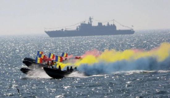 Imagini spectaculoase de la Parada de Ziua Marinei! Mii de turişti au venit să admire navele din Constanţa