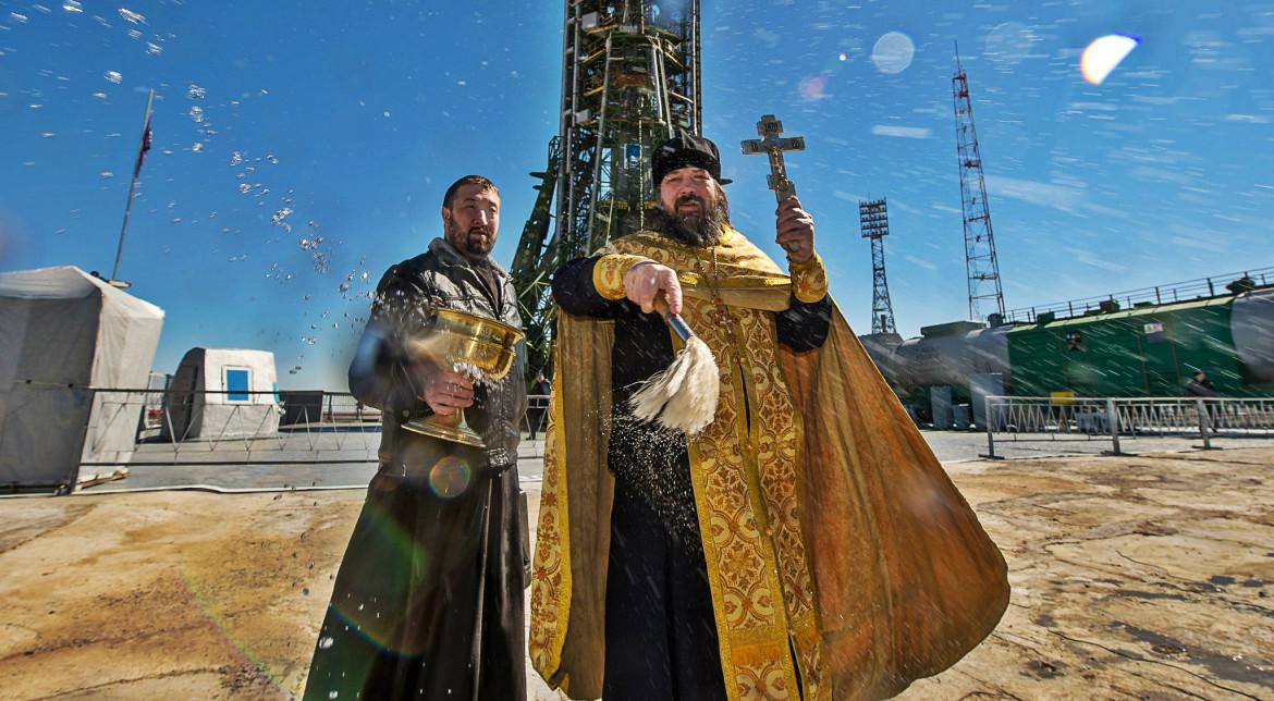 Dumnezeu e peste tot! Obiceiul nebun al preoților ortodocși