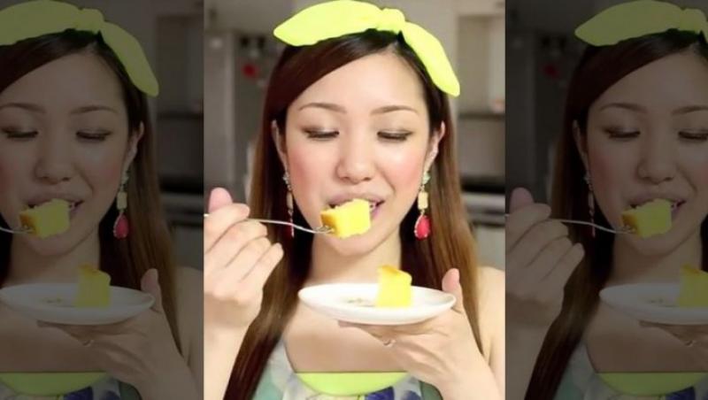 VIDEO: Cum să faci un cheesecake demențial cu doar trei ingrediente! Simplu și ușor de preparat