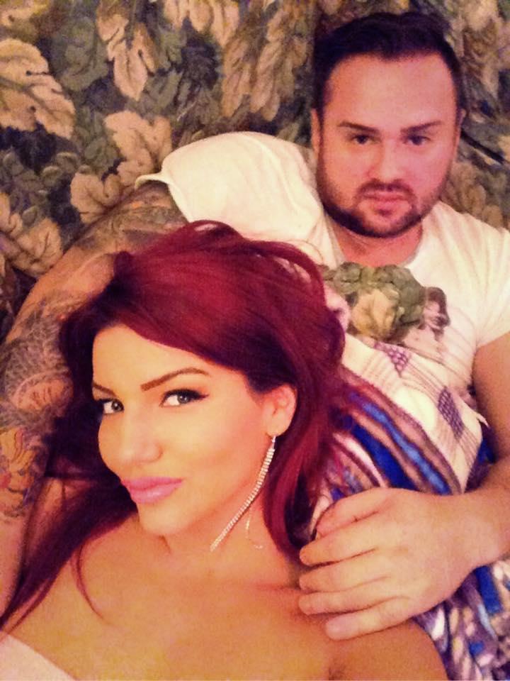 Loredana de la "Insula iubirii" e mai sexy ca niciodată! Rochia scurtă a atras toate privirile celor din jur